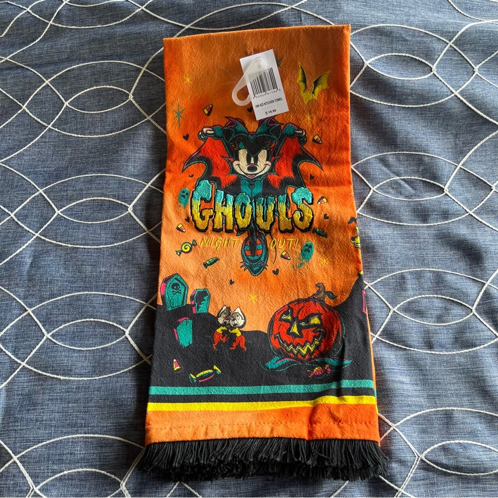 2023 Disney Parks Halloween Minnie Mouse Ghouls Night Out Kitchen Dish Towel NEW